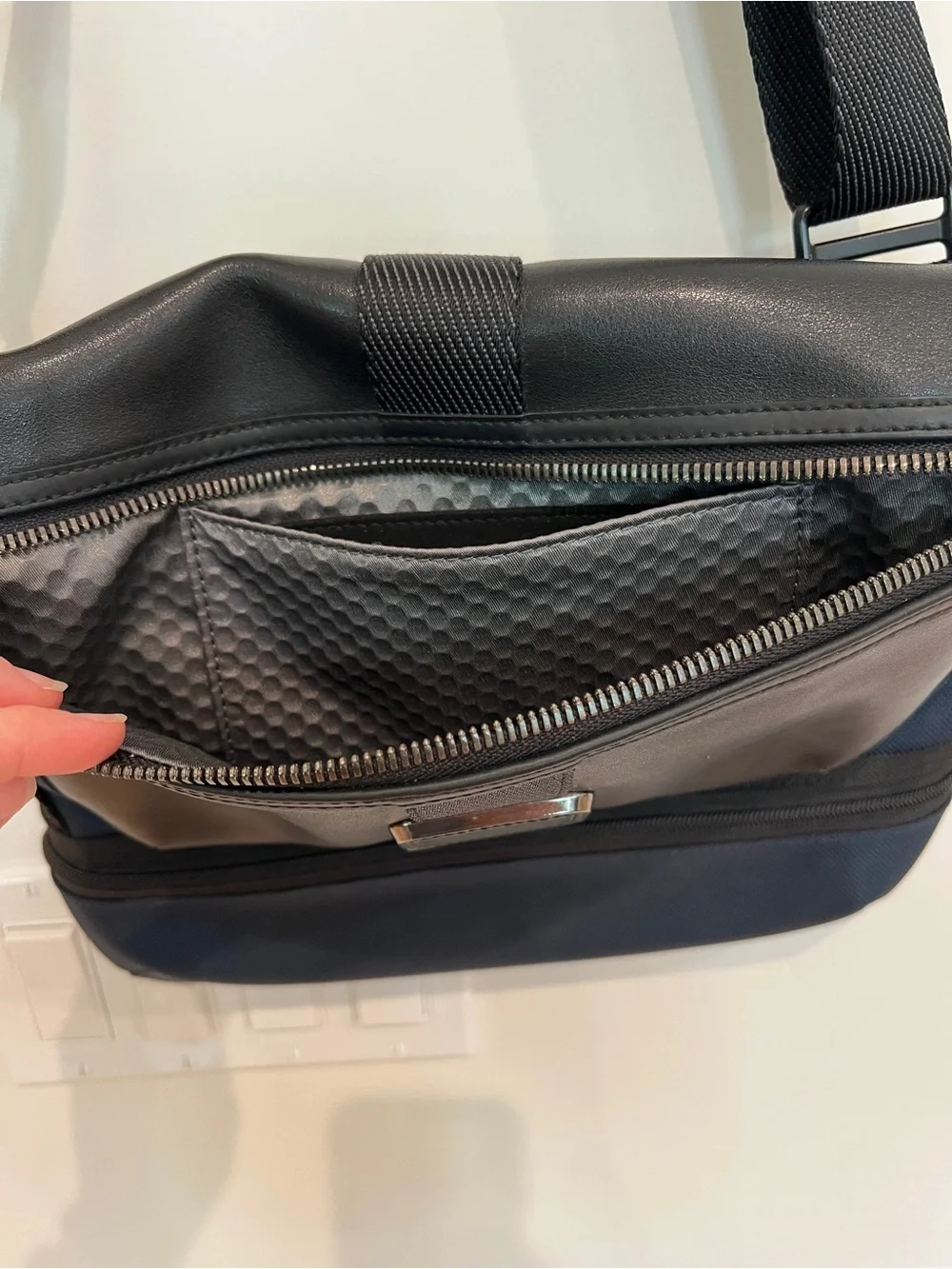 TUMI Men's Black & Navy Crossbody Messenger Bag